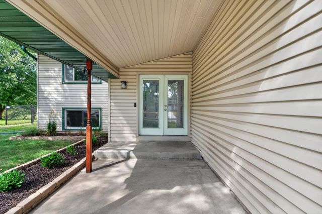 771 127th Avenue NE, Blaine, MN 55434