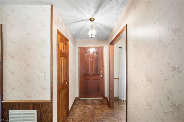 200 Enterprise Road, Lexington, NC 27295