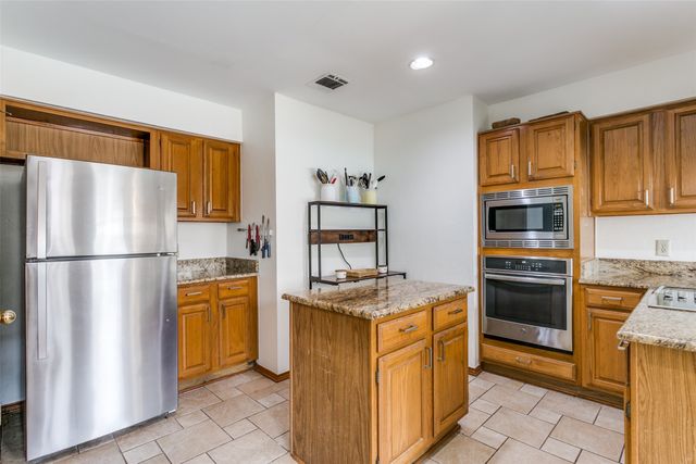 3438 Spring Willow Drive, Grapevine, TX 76051