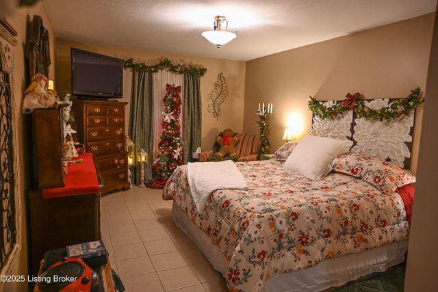 2855 Greenwell Ford Rd, Shepherdsville, KY 40165