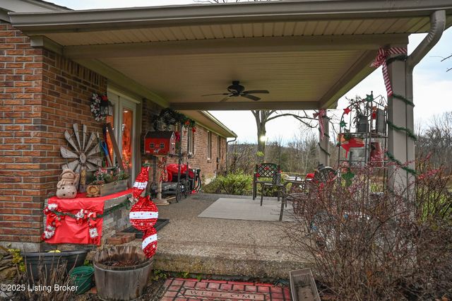 2855 Greenwell Ford Rd, Shepherdsville, KY 40165