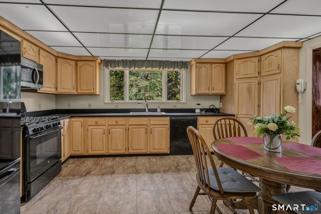 47 Shore Road, Waterford, CT 06385