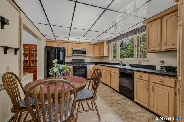 47 Shore Road, Waterford, CT 06385