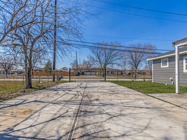 8702 Josie Street, Houston, TX 77029