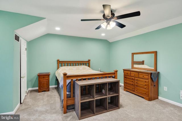 18 FOSTER LN, Downingtown, PA 19335