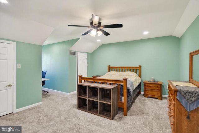 18 FOSTER LN, Downingtown, PA 19335