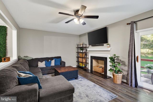 18 FOSTER LN, Downingtown, PA 19335