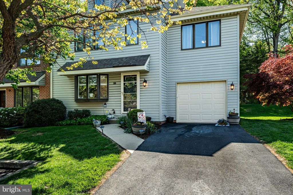 18 FOSTER LN, Downingtown, PA 19335