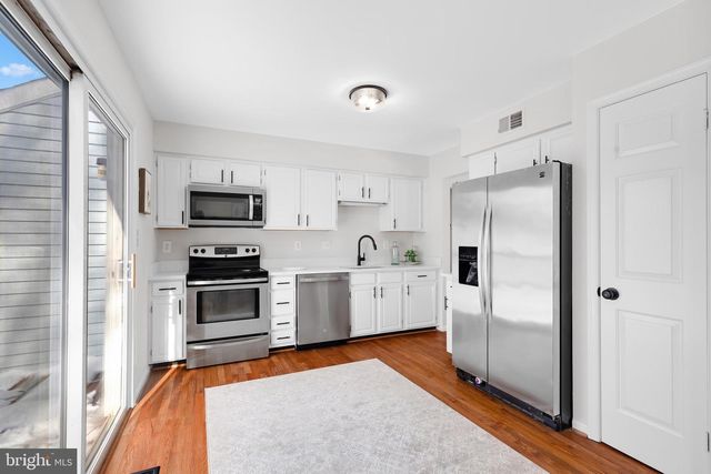 9005 TRIPLE RIDGE RD, Fairfax Station, VA 22039