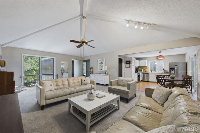 965 Beacon Woods Court, Ballwin, MO 63021