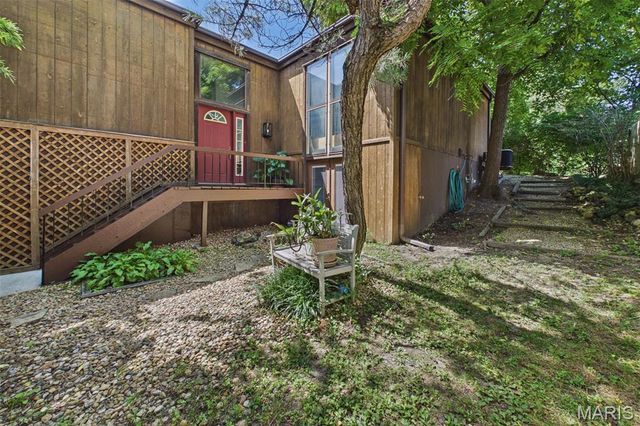 965 Beacon Woods Court, Ballwin, MO 63021