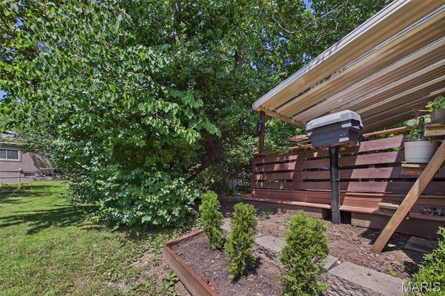 965 Beacon Woods Court, Ballwin, MO 63021