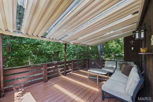 965 Beacon Woods Court, Ballwin, MO 63021