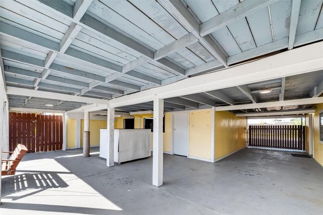 11 Highland Drive, Bayou Vista, TX 77563