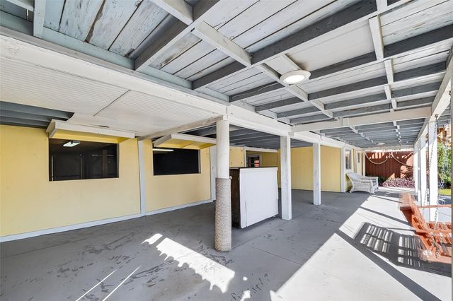 11 Highland Drive, Bayou Vista, TX 77563