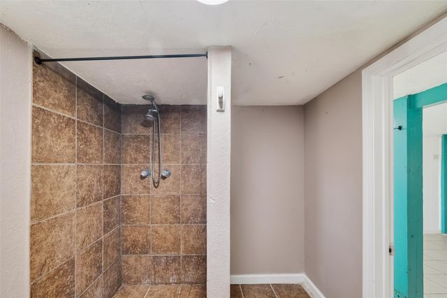 11 Highland Drive, Bayou Vista, TX 77563