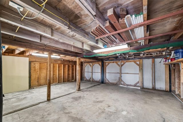 11 Highland Drive, Bayou Vista, TX 77563