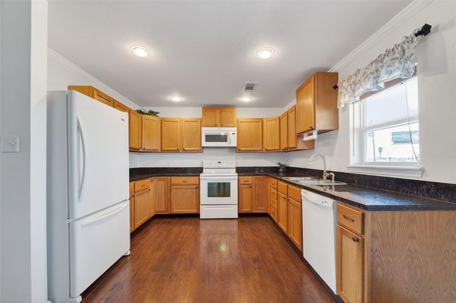 11 Highland Drive, Bayou Vista, TX 77563