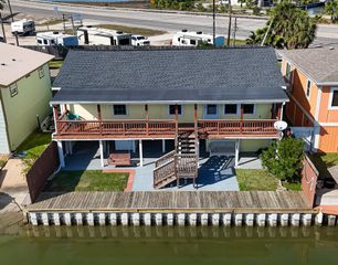 11 Highland Drive, Bayou Vista, TX 77563