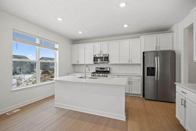18326 Gladiator Drive, Lakeville, MN 55044