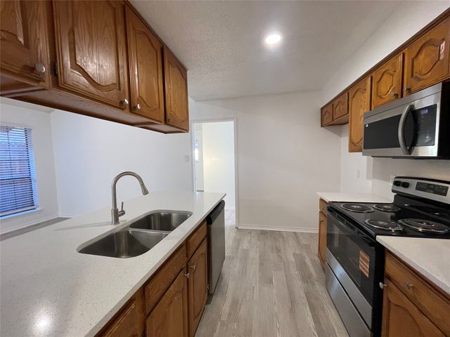 2424 Sherry Street, Arlington, TX 76014