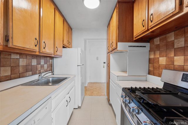 1841 Central Park Avenue 18P, Yonkers, NY 10710