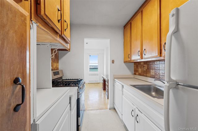 1841 Central Park Avenue 18P, Yonkers, NY 10710