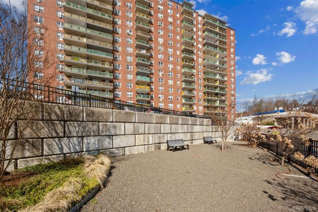 1841 Central Park Avenue 18P, Yonkers, NY 10710