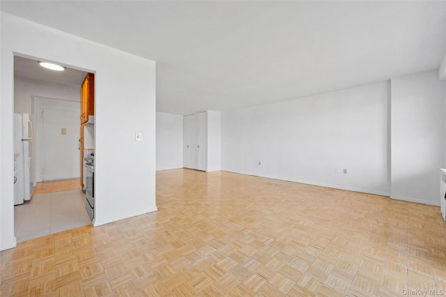 1841 Central Park Avenue 18P, Yonkers, NY 10710