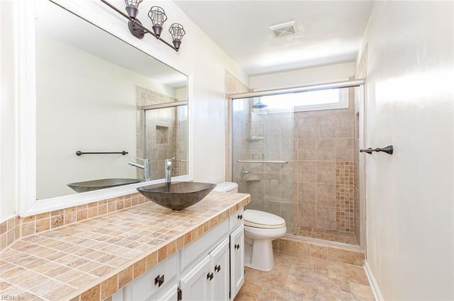 103 Clipper Creek LN, Smithfield, VA 23430