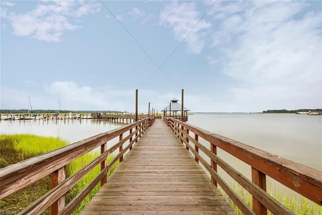 103 Clipper Creek LN, Smithfield, VA 23430