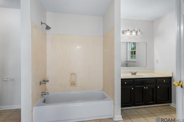 7808 Bayou Fountain Ave, Baton Rouge, LA 70820