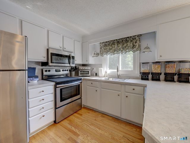 40 Sand Hill Road, Bristol, CT 06010