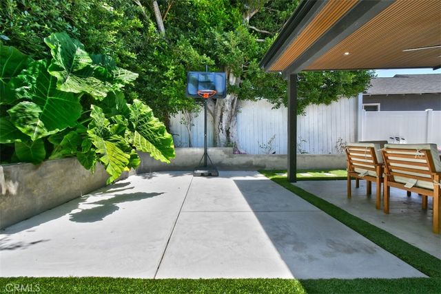 5531 Hermitage, Valley Village, CA 91607