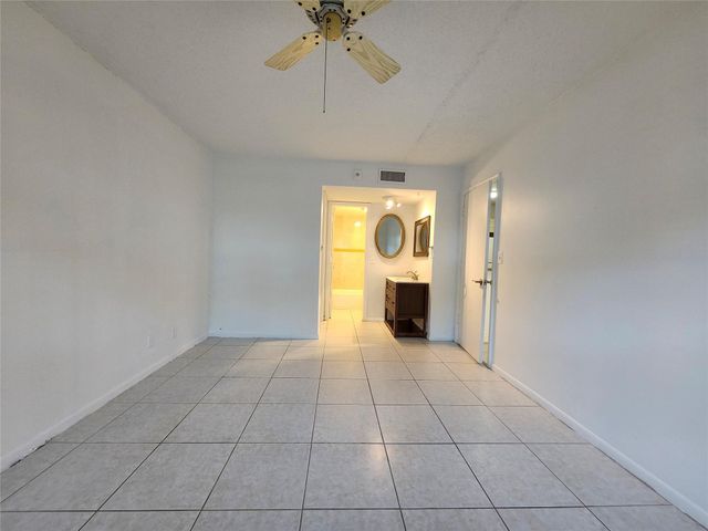 501 SE 8th St 103, Deerfield Beach, FL 33441