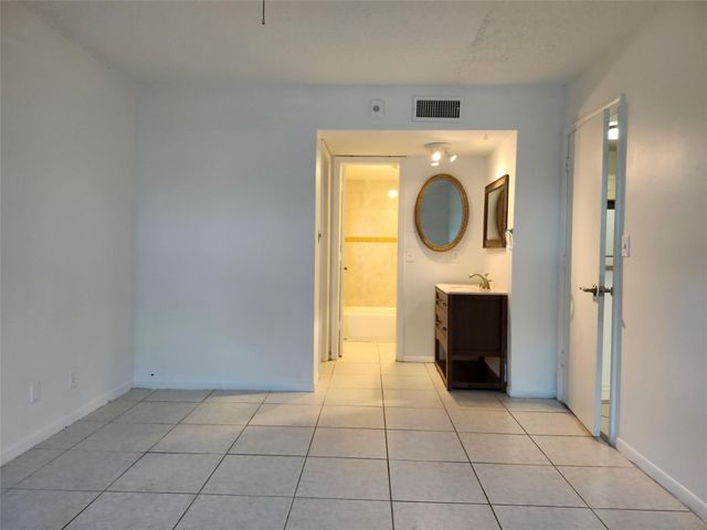 501 SE 8th St 103, Deerfield Beach, FL 33441