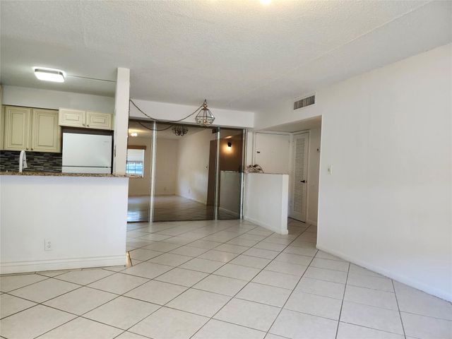 501 SE 8th St 103, Deerfield Beach, FL 33441