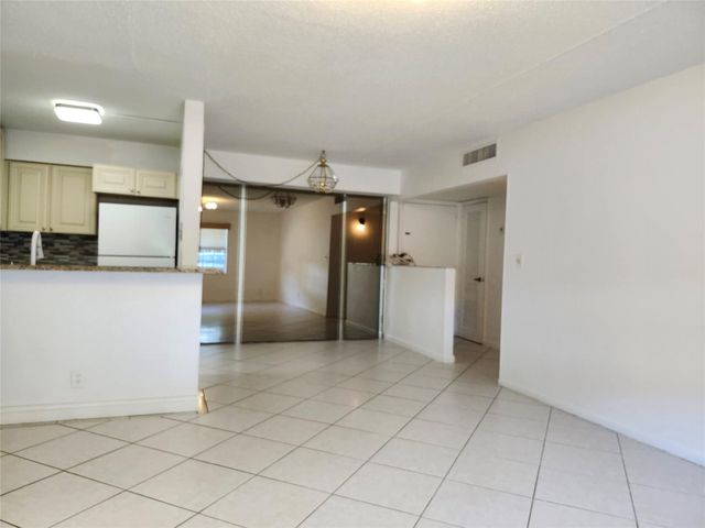 501 SE 8th St 103, Deerfield Beach, FL 33441