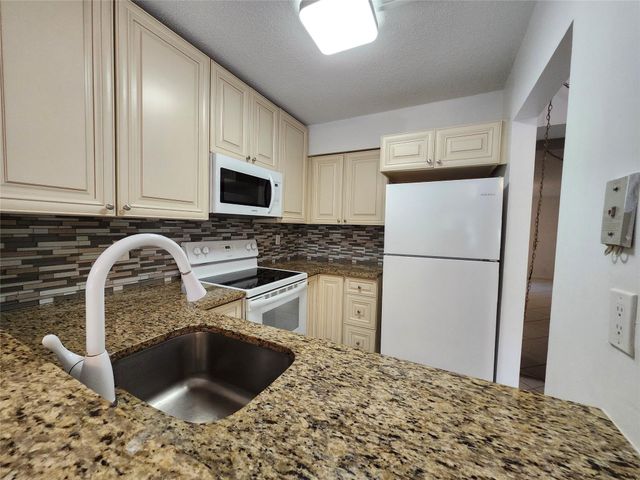 501 SE 8th St 103, Deerfield Beach, FL 33441