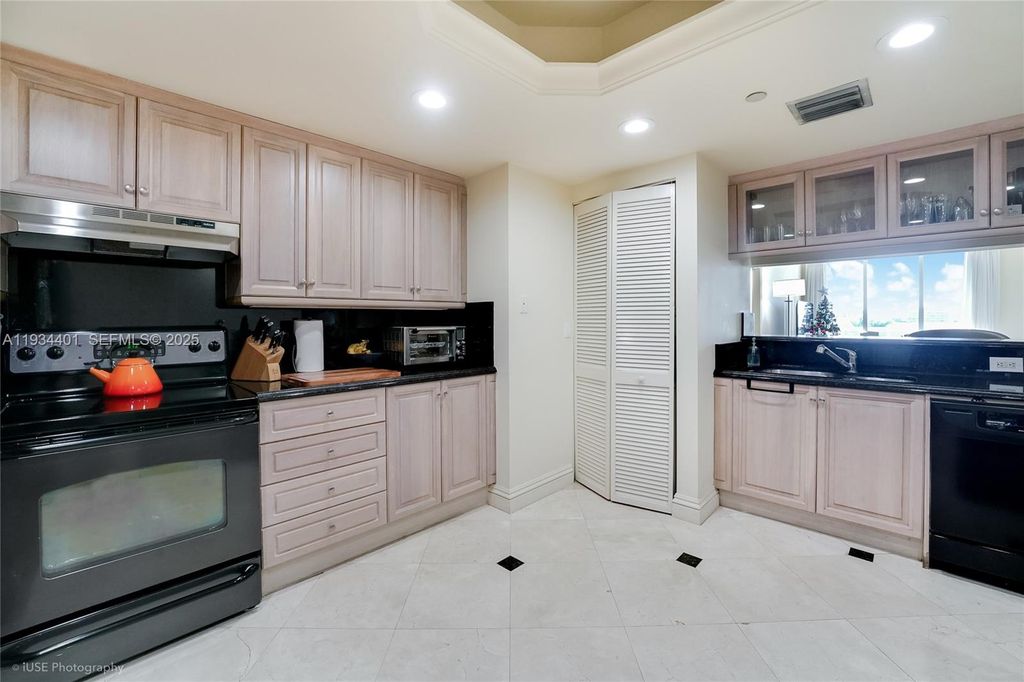 Image 14 of property listing at 9559 Collins Ave S5-F, Surfside, FL 33154