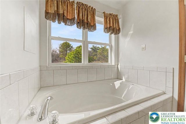 546 Patten Circle, Penn Forest Twp, PA 18210