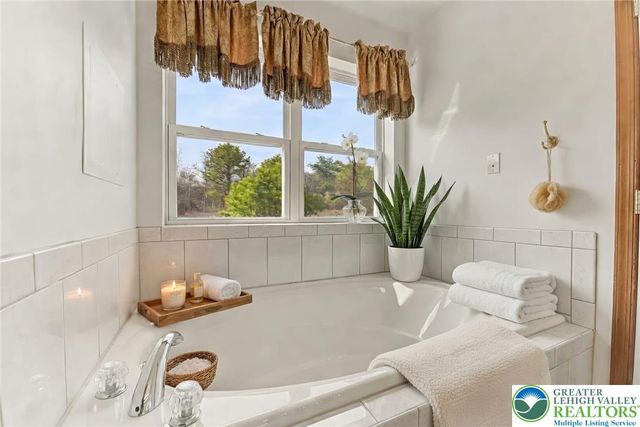 546 Patten Circle, Penn Forest Twp, PA 18210