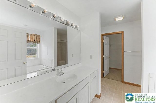 546 Patten Circle, Penn Forest Twp, PA 18210