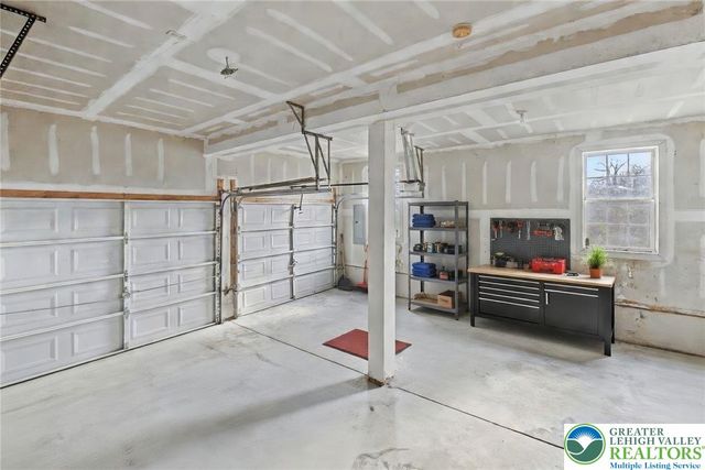 546 Patten Circle, Penn Forest Twp, PA 18210