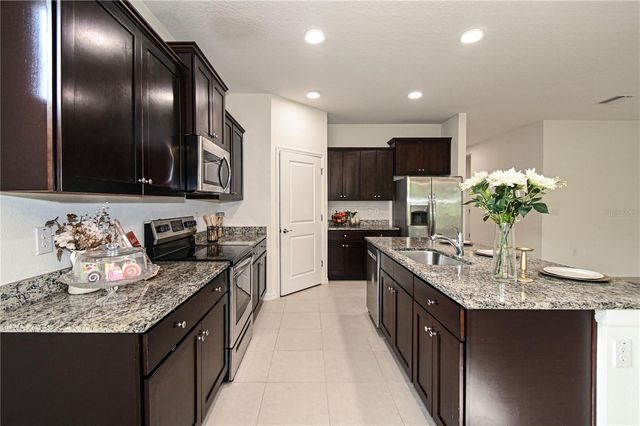 1052 MANZANAR PLACE, Wesley Chapel, FL 33543