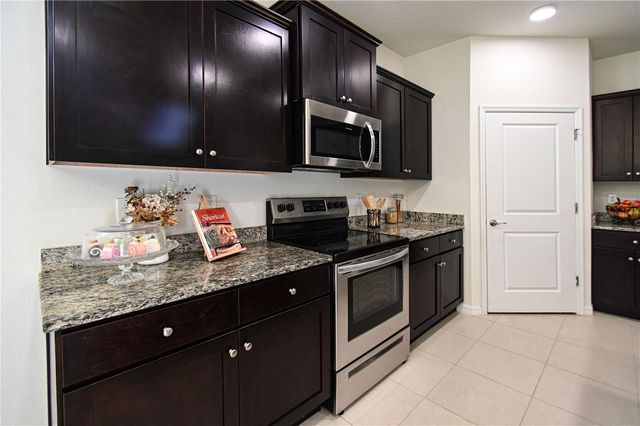 1052 MANZANAR PLACE, Wesley Chapel, FL 33543
