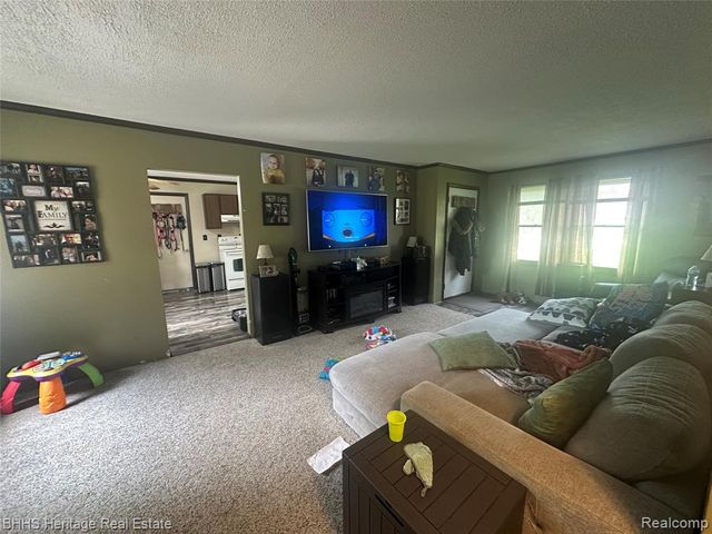 2901 Patterson Lake Road, Pinckney, MI 48169