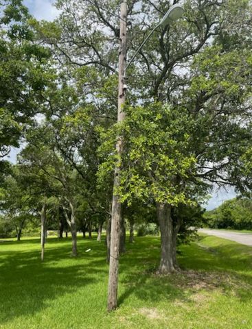 2702 Lake Road, La Marque, TX 77568