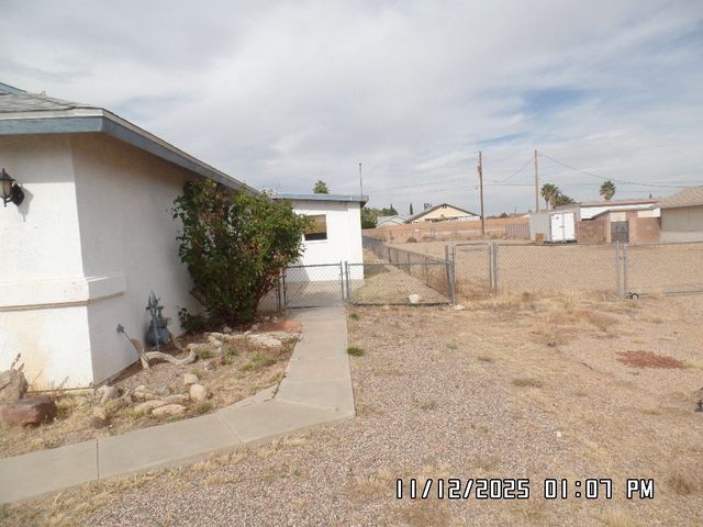2195 E Suffock Avenue, Kingman, AZ 86409