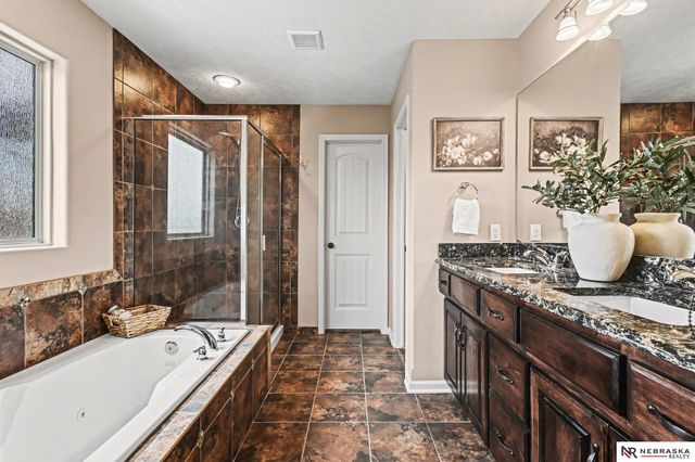 5508 S 165th Street, Omaha, NE 68135